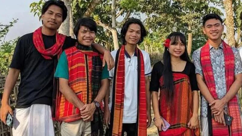 ‘হঠাৎ ফোন দিয়ে দিব্যি বলে, মা আমি রাঙামাটি আছি’ ‘হঠাৎ ফোন দিয়ে দিব্যি বলে, মা আমি রাঙামাটি আছি’