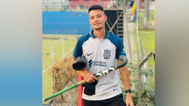 হকি দলের নেতৃত্বে মিমো হকি দলের নেতৃত্বে মিমো