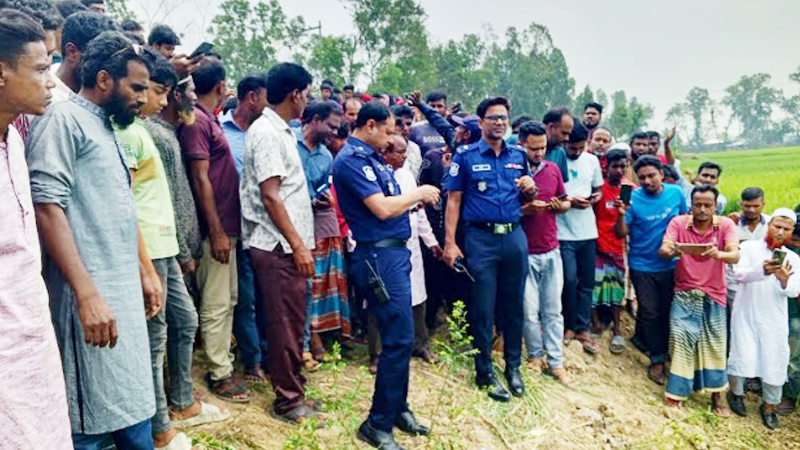 গলাকাটা মরদেহ পড়ে ছিল ঝোপে গলাকাটা মরদেহ পড়ে ছিল ঝোপে