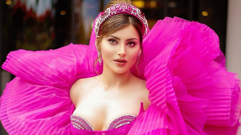 এবার নিজের সৌন্দর্যের বর্ণনা দিতে গিয়ে বিতর্কে উর্বশী এবার নিজের সৌন্দর্যের বর্ণনা দিতে গিয়ে বিতর্কে উর্বশী