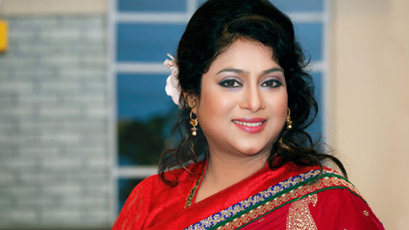 ৮ ঘণ্টার জন্য কেন ঢাকায় এসেছিলেন শাবনূর ৮ ঘণ্টার জন্য কেন ঢাকায় এসেছিলেন শাবনূর