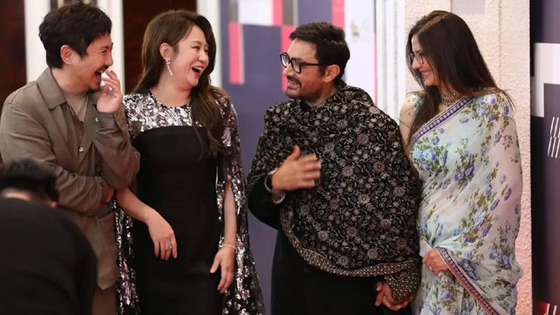 নতুন প্রেমিকার হাত ধরে ম্যাকাও উৎসবে আমির খান নতুন প্রেমিকার হাত ধরে ম্যাকাও উৎসবে আমির খান