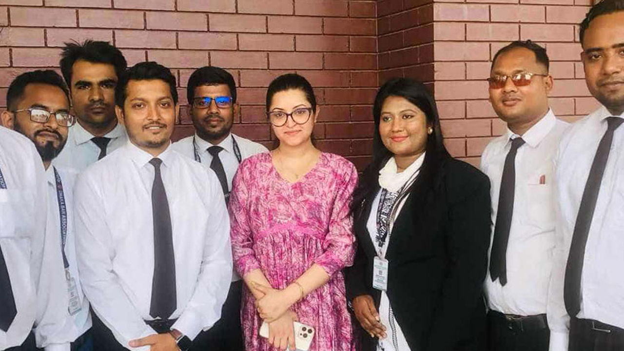 এবার সেই গৃহকর্মীর বিরুদ্ধে মামলা করলেন পরীমণি এবার সেই গৃহকর্মীর বিরুদ্ধে মামলা করলেন পরীমণি