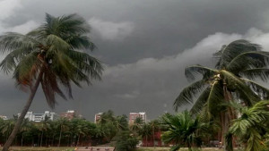 চার অঞ্চলে ঝড়ের আভাস, নদীবন্দরে সতর্কতা