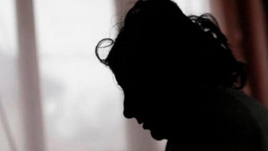 এক প্রেমিকার অনশন, অন্য প্রেমিকাকে বিয়ে