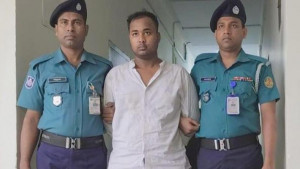 ‘গ্রেনেড বাবুর’ বাড়িতে অভিযানে আটক বাবা-ভাইসহ ৩ জন, ৩৮ লাখ টাকা ও অস্ত্র উদ্ধার