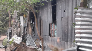 ইভটিজিংয়ের প্রতিবাদ করায় স্কুলছাত্রীর বাবা-চাচাকে কুপিয়ে জখম