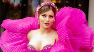 এবার নিজের সৌন্দর্যের বর্ণনা দিতে গিয়ে বিতর্কে উর্বশী