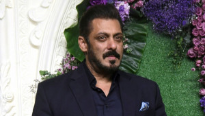 এবার বোমা মেরে সালমানের গাড়ি-বাড়ি উড়িয়ে দেওয়ার হুমকি