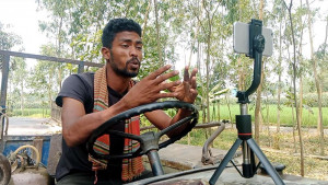 ট্রাক্টরচালক হৃদয়ের ইংরেজিতে কথা বলার ভিডিও ভাইরাল