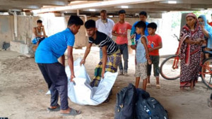 ট্রেনের ছাদে ভিডিও করছিলেন চার যুবক, ছিটকে পড়ে প্রাণ গেল ২ জনের