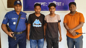 নারীর গোসলের ভিডিও ধারণ করে চাঁদা দাবি, দুই যুবক গ্রেপ্তার