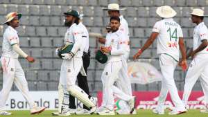 দ্বিতীয় দিনও ব্যাকফুটে থাকল বাংলাদেশ