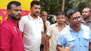 সরকারি কর্মচারীকে পিটিয়ে স্বেচ্ছাসেবক দলের নেতা বললেন, ‌‌‌‘রাগ কন্ট্রোল করতে পারিনি’