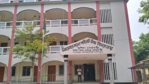 চাঁদপুরে এসএসসি পরীক্ষায় শিক্ষার্থীদের উত্তর বলে দেওয়ায় হল সুপার গ্রেপ্তার