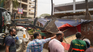 রাজধানীতে ফুটপাত ও রাস্তা থেকে চারশ’ দোকান উচ্ছেদ