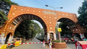 ঢাবিতে পুনরায় সীমিত হচ্ছে যান চলাচল 
