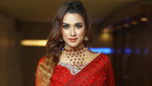 নতুন সিনেমায় ববি, নায়ক কে?