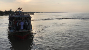 দৌলতদিয়া-পাটুরিয়া নৌপথে লঞ্চ চলাচল বন্ধ 