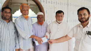 ফরিদপুরে হা-মীম গ্রুপের পক্ষে বিভিন্ন মসজিদে অনুদান