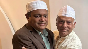 লন্ডনে ঈদের জামাতে প্রকাশ্যে হাছান মাহমুদ