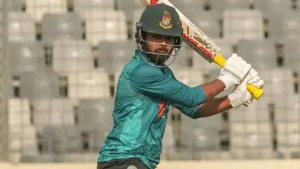 নিষেধাজ্ঞা পিছিয়ে মাঠে নেমে ৩৭ রান করলেন হৃদয়