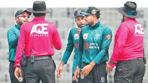 হৃদয়ের নিষেধাজ্ঞা বহালেও ফিরছেন না আম্পায়ার সৈকত