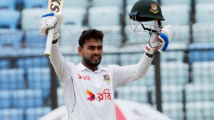 মিরাজের আউটে বাংলাদেশের লিড ২১৭