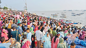 পর্যটন কেন্দ্র লোকে লোকারণ্য