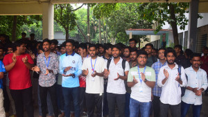 ক্যাম্পাসে বিক্ষোভ করছেন রাজশাহী পলিটেকনিক ইনস্টিটিউটের শিক্ষার্থীরা