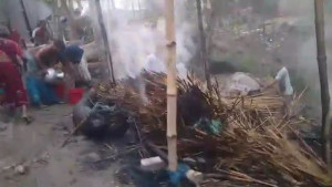 সালথায় আওয়ামী লীগ-বিএনপির সমর্থকদের সংঘর্ষ, বাড়িঘর ভাঙচুর আগুন
