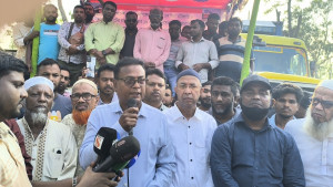 শাটল ট্রেন চালুর আশ্বাসে পাটগ্রামে রেলপথ-মহাসড়ক অবরোধ প্রত্যাহার