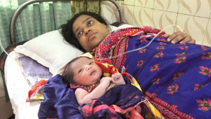 সন্তানের মুখ দেখেই বৈশাখের অনুষ্ঠানে ছুট