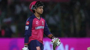 ছোট্ট উঠোন থেকে আইপিএলের রূপালি আলোয় বৈভব