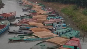 রক্তি নদীর নৌজটে আটকা শতাধিক বাল্কহেড-ট্রলার