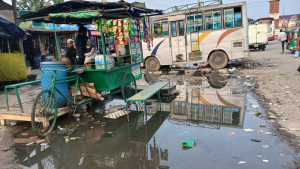সামান্য বৃষ্টি হলেই মহাসড়কে জলাবদ্ধতা, দুর্ভোগ