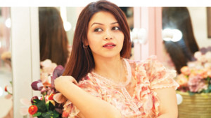 শুষ্ক চুলে প্রাণ ফেরাতে