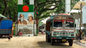 বেনাপোল বন্দর থেকে ফেরত এলো ৪ ট্রাক
