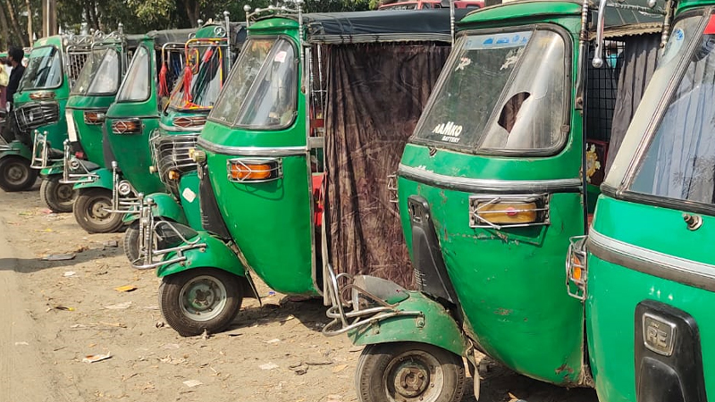 শেরপুরে প্রশাসনের নজরদারি, তারপরও ১৫০ টাকার ভাড়া ৩০০ টাকা শেরপুরে প্রশাসনের নজরদারি, তারপরও ১৫০ টাকার ভাড়া ৩০০ টাকা