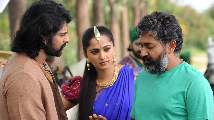 ‘বাহুবলী-২’ সিনেমাকে কেন পিছিয়ে রাখলেন নির্মাতা রাজামৌলি ‘বাহুবলী-২’ সিনেমাকে কেন পিছিয়ে রাখলেন নির্মাতা রাজামৌলি