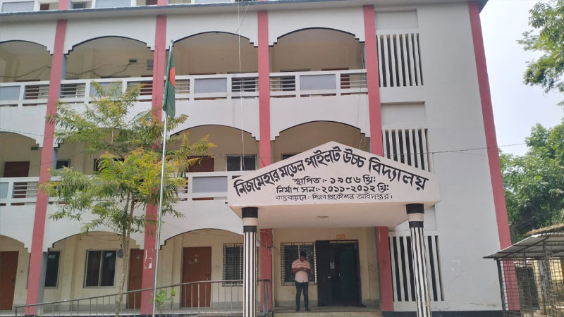 চাঁদপুরে এসএসসি পরীক্ষায় শিক্ষার্থীদের উত্তর বলে দেওয়ায় হল সুপার গ্রেপ্তার চাঁদপুরে এসএসসি পরীক্ষায় শিক্ষার্থীদের উত্তর বলে দেওয়ায় হল সুপার গ্রেপ্তার