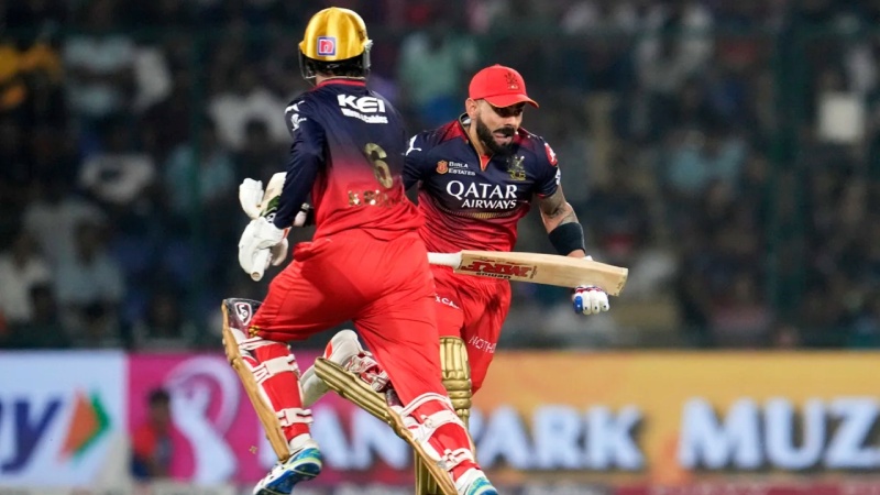 রানে কোহলি—উইকেটে হ্যাজেলউড, টেবিলে শীর্ষে বেঙ্গালুরু রানে কোহলি—উইকেটে হ্যাজেলউড, টেবিলে শীর্ষে বেঙ্গালুরু