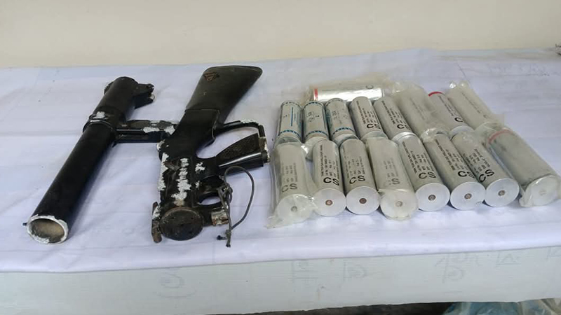 লোহাগাড়ায় লুট হওয়া গ্যাসগান ও ১৭ টিয়ারসেল উদ্ধার লোহাগাড়ায় লুট হওয়া গ্যাসগান ও ১৭ টিয়ারসেল উদ্ধার