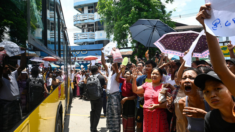 মিয়ানমারে ৫ হাজার কারাবন্দিকে মুক্তি মিয়ানমারে ৫ হাজার কারাবন্দিকে মুক্তি