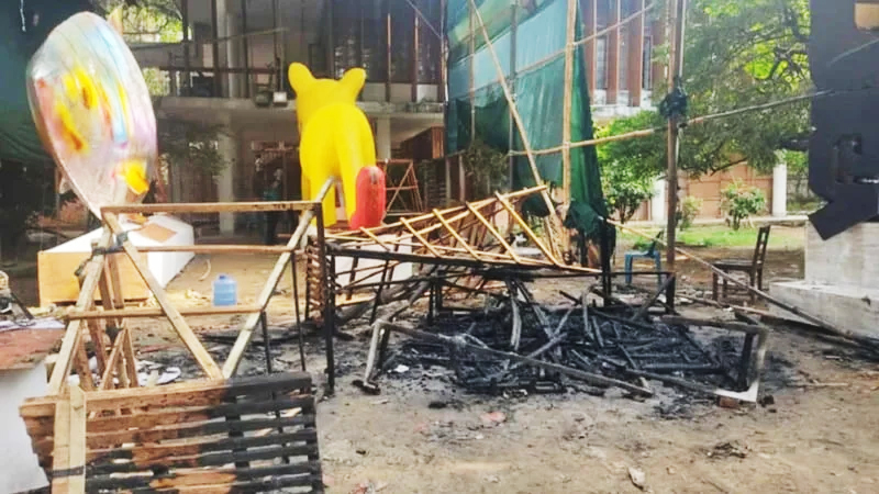 শোভাযাত্রার মোটিফে আগুন দেওয়া ১ জন চিহ্নিত: আইনশৃঙ্খলা বাহিনী শোভাযাত্রার মোটিফে আগুন দেওয়া ১ জন চিহ্নিত: আইনশৃঙ্খলা বাহিনী