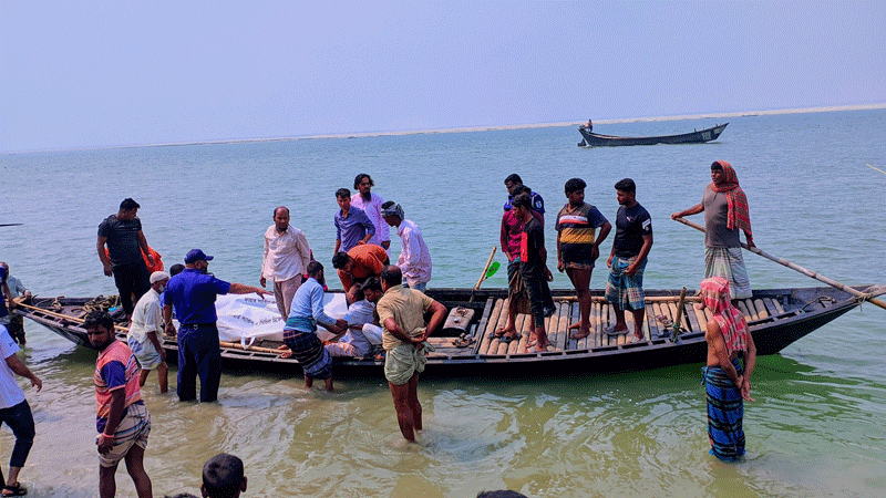 পদ্মায় নিখোঁজের ১৬ ঘণ্টা পর স্বামী-স্ত্রীর লাশ উদ্ধার পদ্মায় নিখোঁজের ১৬ ঘণ্টা পর স্বামী-স্ত্রীর লাশ উদ্ধার