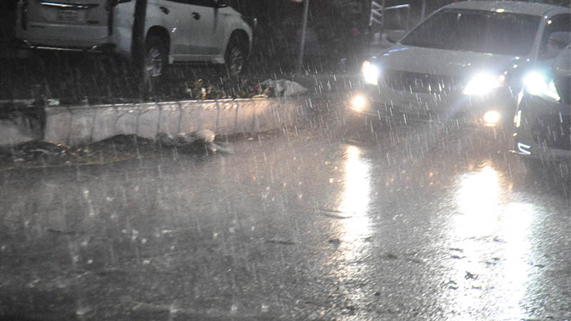 রাজধানীতে ৬৬ কিলোমিটার বেগে কালবৈশাখী রাজধানীতে ৬৬ কিলোমিটার বেগে কালবৈশাখী