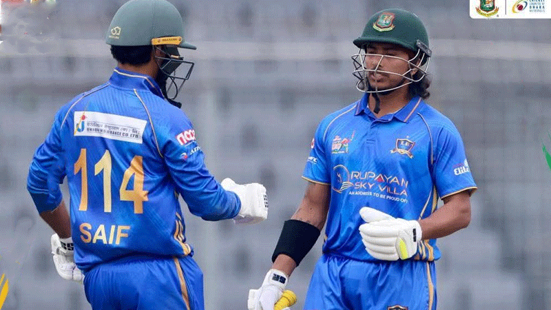 ডিপিএলে বৃষ্টিস্নাত দিন, আবাহনী জিতলেও মোহামেডানের হার ডিপিএলে বৃষ্টিস্নাত দিন, আবাহনী জিতলেও মোহামেডানের হার