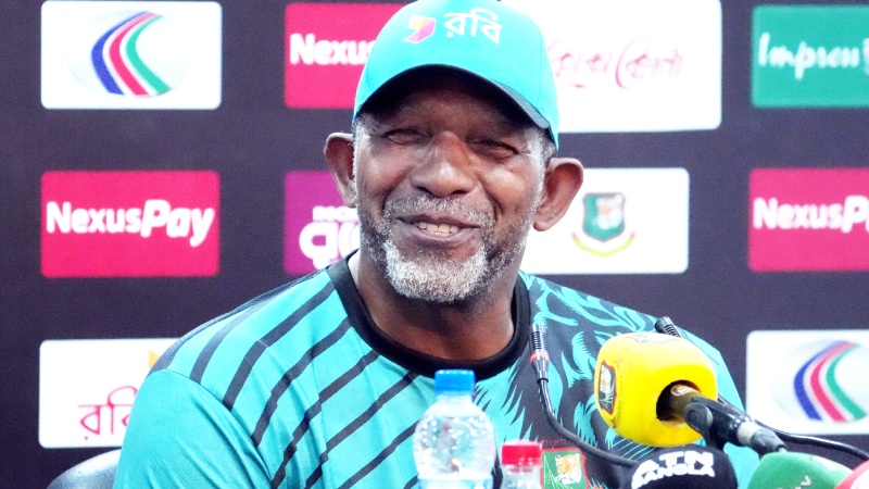 বাংলাদেশের মানুষকে ধৈর্য ধরার অনুরোধ সিমন্সের বাংলাদেশের মানুষকে ধৈর্য ধরার অনুরোধ সিমন্সের