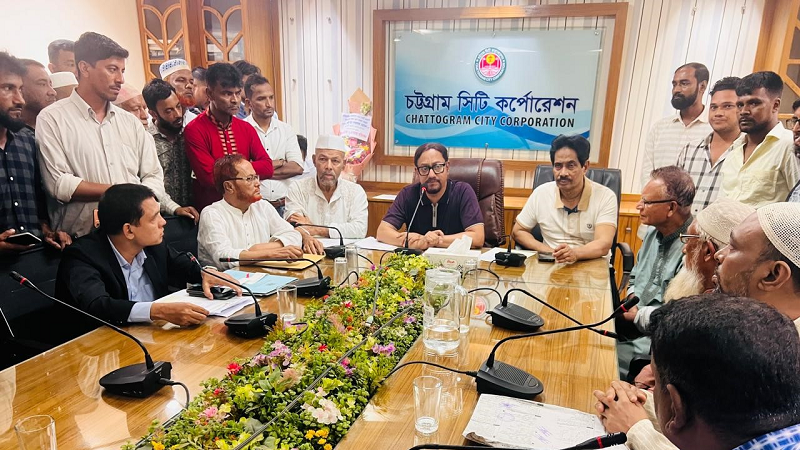 চট্টগ্রামে হকারদের পুনর্বাসন ও ট্রেড লাইসেন্সের দাবি চট্টগ্রামে হকারদের পুনর্বাসন ও ট্রেড লাইসেন্সের দাবি